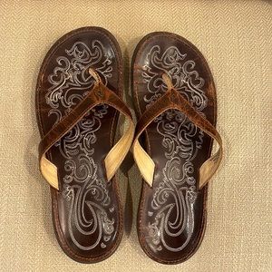 Womens leather flip flops. Size 9